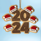 Personalisierter Weihnachtsanhänger 2024 mit Namen und Weihnachtsmützen