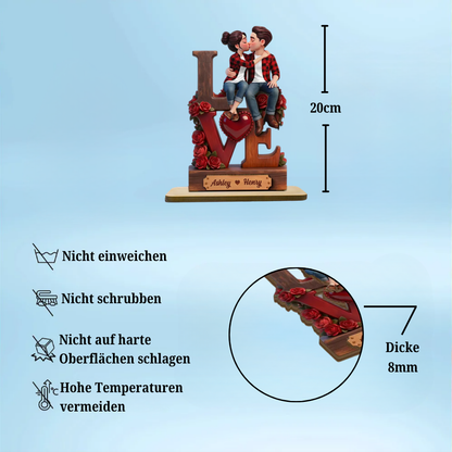 Küssendes Paar - Personalisierter Holzaufsteller mit Figuren und Namen