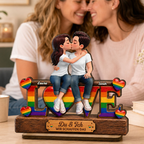 LOVE-Holzaufsteller mit Regenbogenmotiv Personalisiertes Geschenk für LGBT Paar