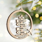 Personalisierter 2-Schicht Anhänger aus Holz & Acryl – Christbaumschmuck für Reiseliebhaber