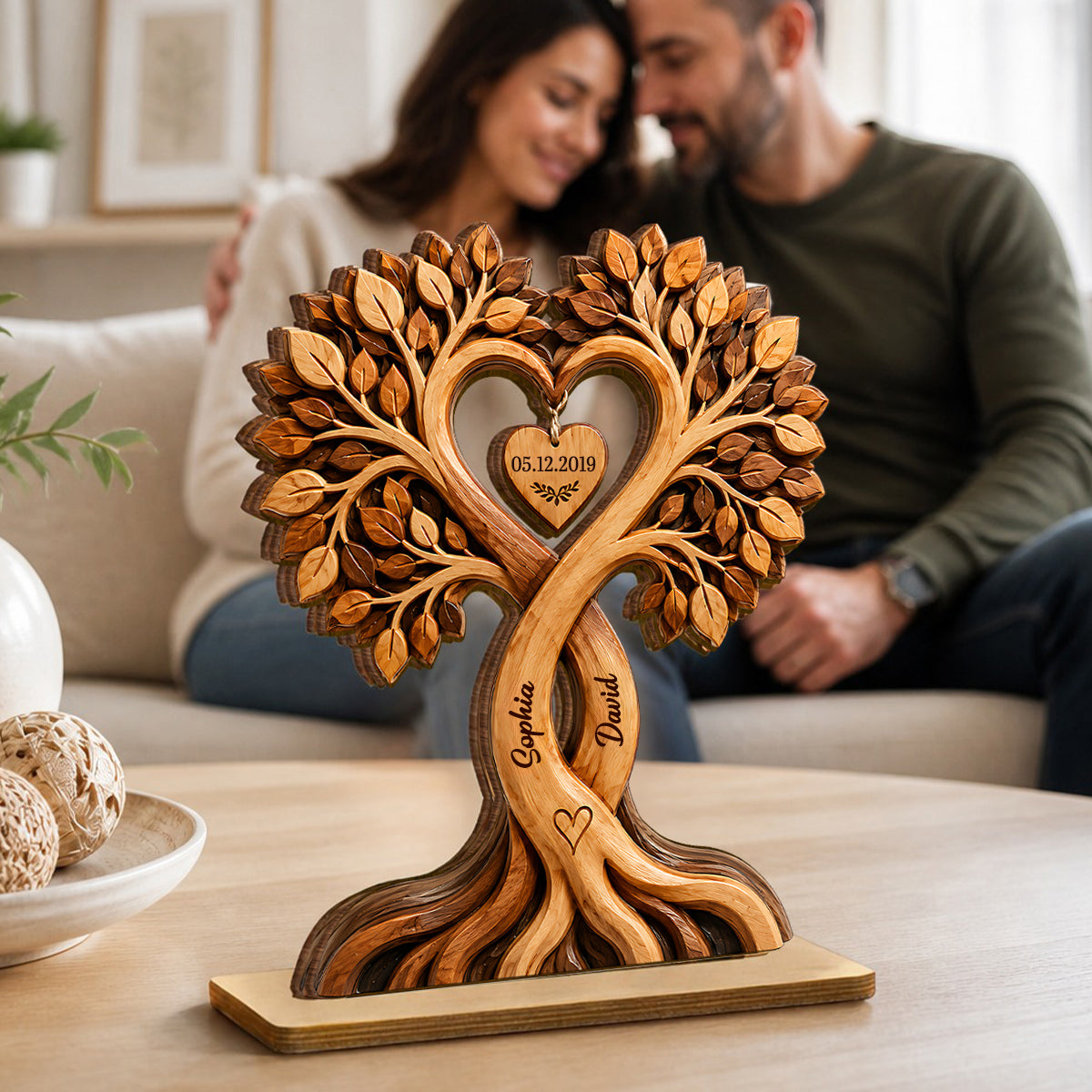 Personalisierter Holzaufsteller mit Herzbaum für Paar Jahrestagsgeschenk
