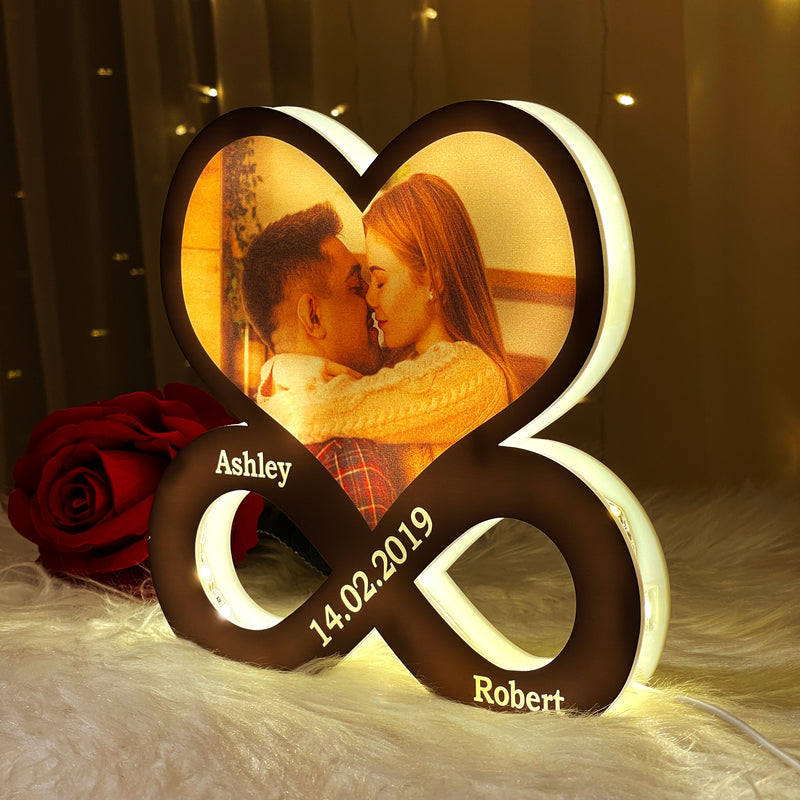 Unendliche Liebe - Personalisierte Lichtbox mit Foto und Namen Geschenk für Paar