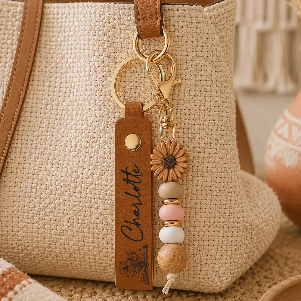 Personalisierter Leder-Schlüsselanhänger mit Geburtsblume und Namen
