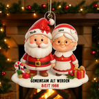 „Gemeinsam alt werden“ – Personalisierter Acryl-Christbaumanhänger mit Weihnachtsmann-Paar