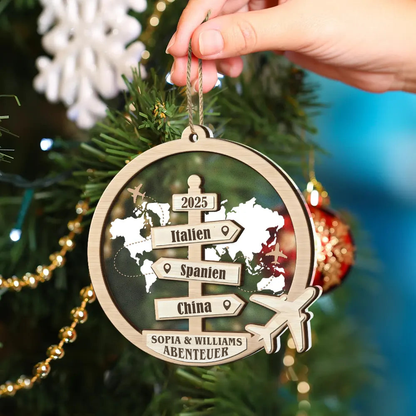 Personalisierter 2-Schicht Anhänger aus Holz & Acryl – Christbaumschmuck für Reiseliebhaber