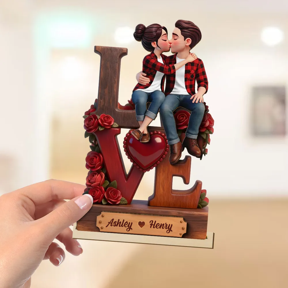 Küssendes Paar - Personalisierter Holzaufsteller mit Figuren und Namen