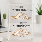 Zuerst wir zwei, Jetzt zu viert...Personalisierter Acrylblock mit Hand-in-Hand-Motiv Geschenk für Mann und Frau