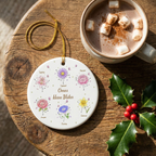 Personalisierter Keramik-Weihnachtsanhänger mit Geburtsblumen & Namen