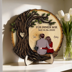 Personalisierter Holzaufsteller zum Jahrestag – Paar unter dem Baum