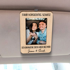 Personalisierter Sonnenblendenclip mit Foto & Spruch – für Paare