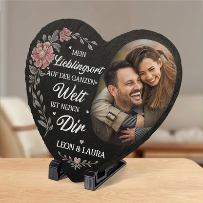 Mein Lieblingsort-Personalisierte Schieferplatte mit Foto für Paare – Herzform mit Stand
