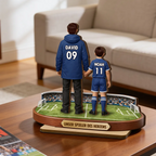 Fußballpapa und Kinder Personalisierter Holzaufsteller mit Trikots