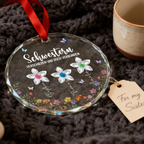 Personalisierter Glas-Weihnachtsanhänger mit Blumen – für Schwester, Freunde, Oma & Mama