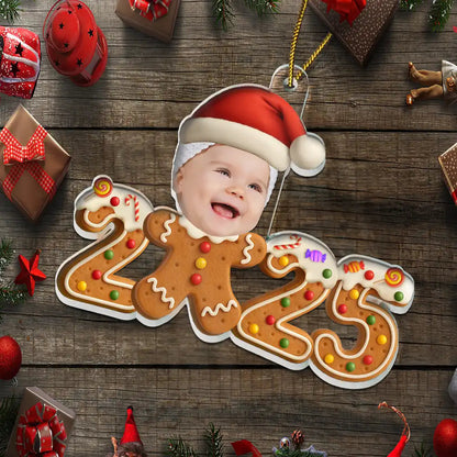 Personalisierter Acrylanhänger – „Baby 2025“ – Lustiges Lebkuchen-Design mit Foto