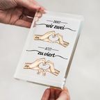 Zuerst wir zwei, Jetzt zu viert...Personalisierter Acrylblock mit Hand-in-Hand-Motiv Geschenk für Mann und Frau