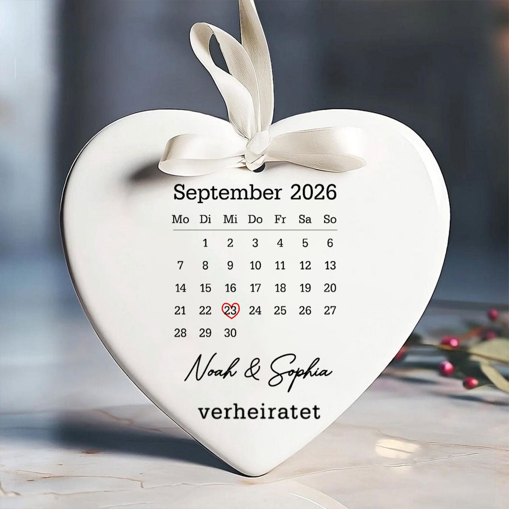 Personalisierter Keramik-Anhänger mit Kalender und Namen – zum Hochzeitstag