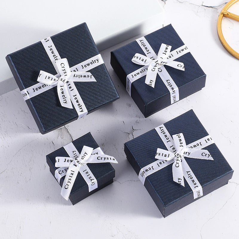 Geschenkbox mit Schleife – 9×9×4 cm